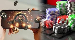 ফোনে ঢাকা গেমিং গাইড পড়ার অভিজ্ঞতা